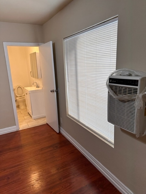 Large Room Bathroom - 1802 E Glenoaks Blvd