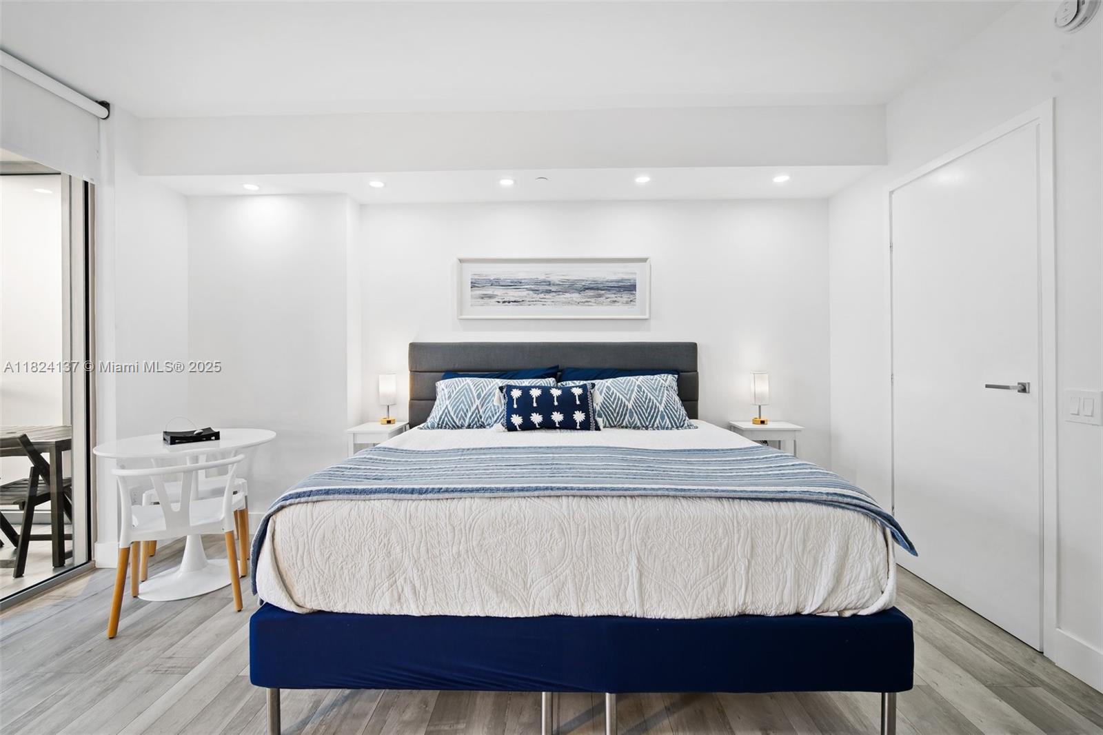 Building Photo - 1300 Brickell Bay Dr