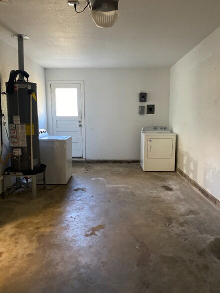 Building Photo - 3921 Sabine Ave