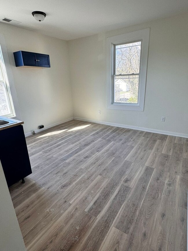 Building Photo - 117 Linden Ave