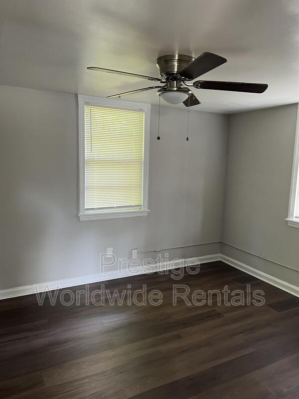 Building Photo - 483 Harold St