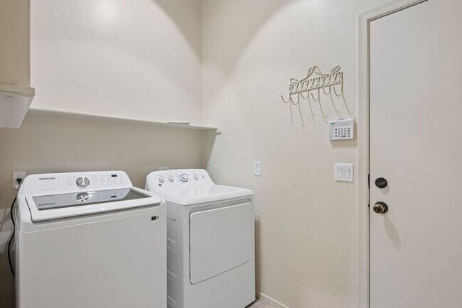 Building Photo - 2763 N Raven