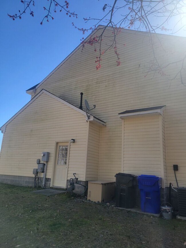 Building Photo - 3719 Bridlepath Ln
