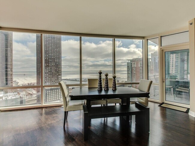 Building Photo - 505 N McClurg Ct