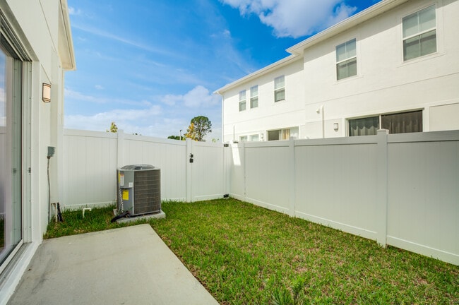 Building Photo - Summerwell Buenaventura Lakes