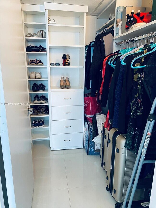 Building Photo - 465 Brickell Ave