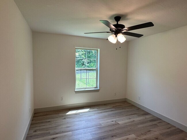Building Photo - Now Accepting Applications – 4 BED 3 BATH | Summit Pass Subdivision | Waynesville School District