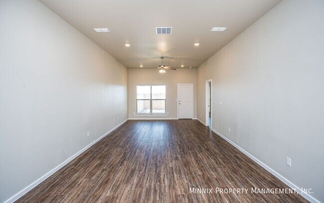 Building Photo - 2106 Langford Ave