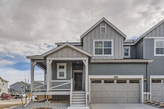 Building Photo - Luxurious 3bd 2.5 paired home in Dove Village!