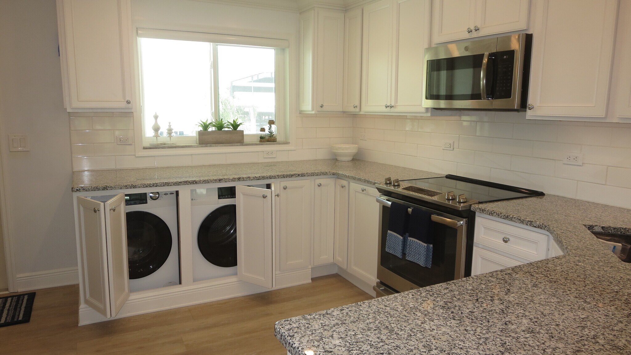 Building Photo - 1100 8th Ave S