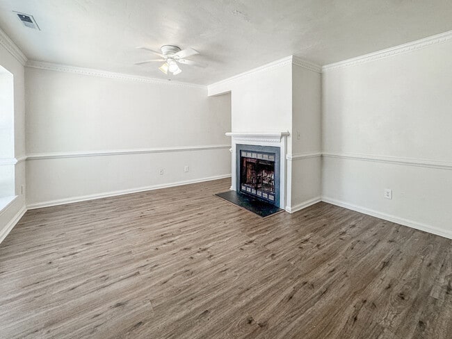 Building Photo - Charming 3 Bedroom, 1.5 Bathroom Townhome in Kempsville