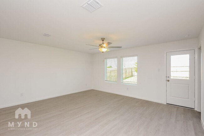Building Photo - 2756 Mistwood Dr