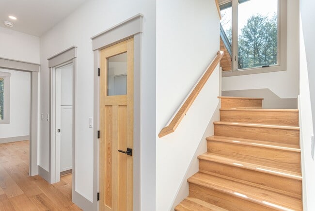 Building Photo - Stunning House w/ Amenities to Camp Lake J...