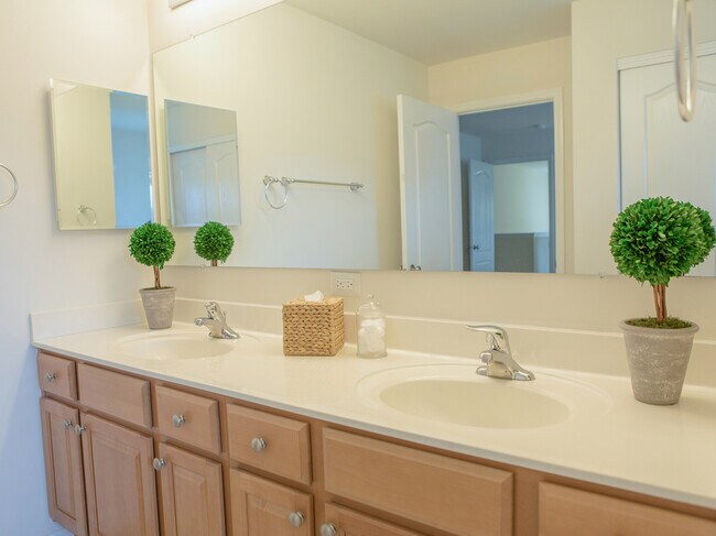 Building Photo - 2667 Retreat Cir