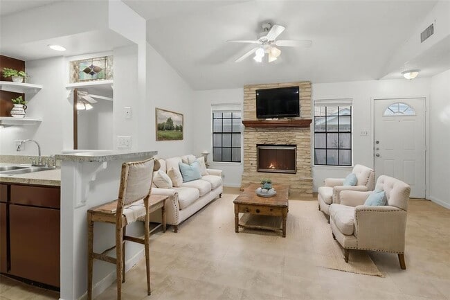 Building Photo - 12416 Deer Falls Dr