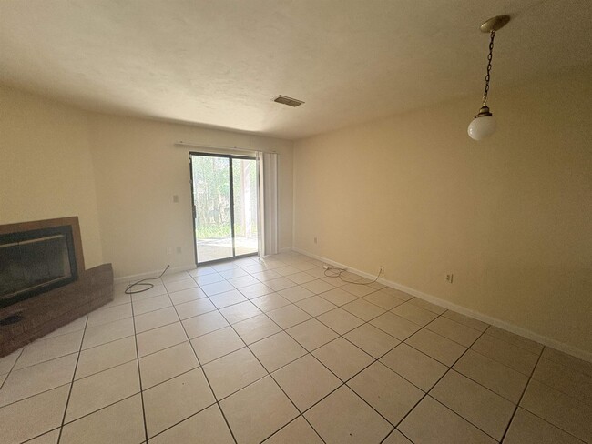 Building Photo - 1858 Sylvan Ct