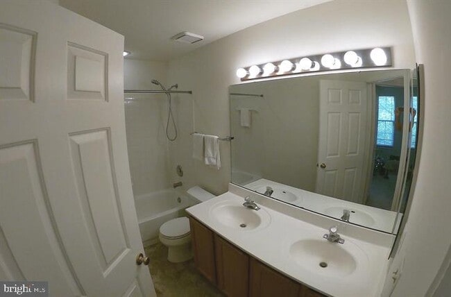 Building Photo - 2028 Madrillon Springs Ct