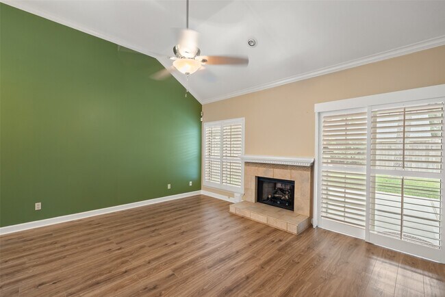 Building Photo - 7911 Hidden Oaks Ln