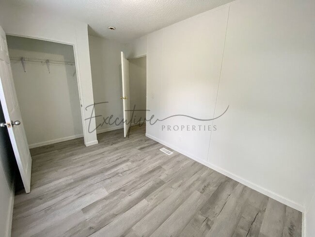Building Photo - Affordable 3-Bedroom Mobile Home in Sulphu...