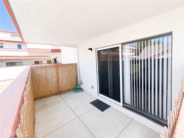 Building Photo - 946 W 220th St
