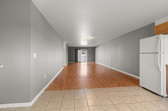 Building Photo - 717 S Stevens