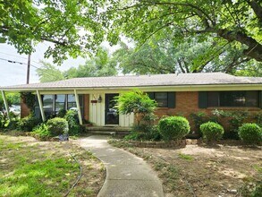 Building Photo - 3/2/2 with Classic Charm in Southeast Sherman