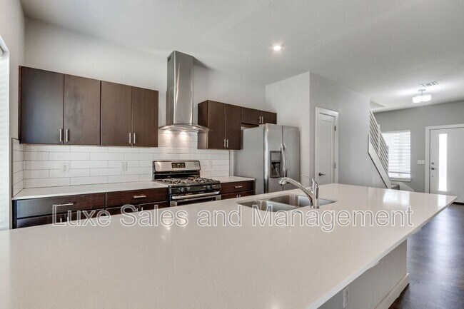 Building Photo - 17604 Sunny Hollow Rd