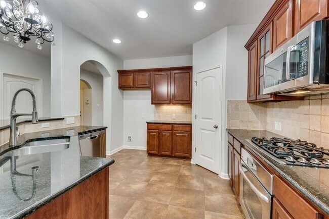 Building Photo - 628 Bottle Brush Dr