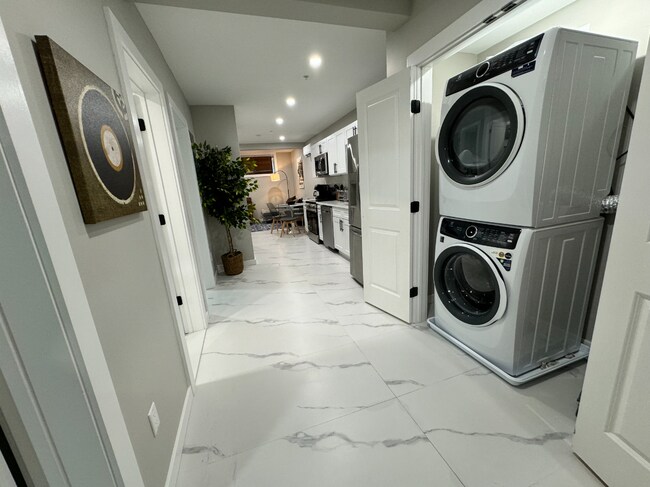 Building Photo - 1487 5th Ave