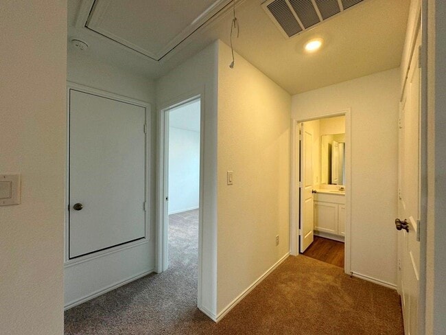 Building Photo - 184 Chapel Beck Dr