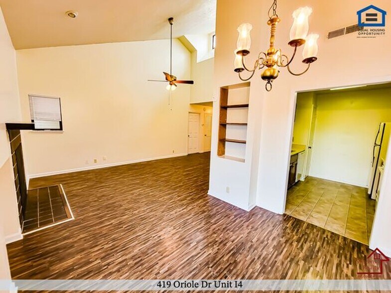 Building Photo - 419 Oriole Dr
