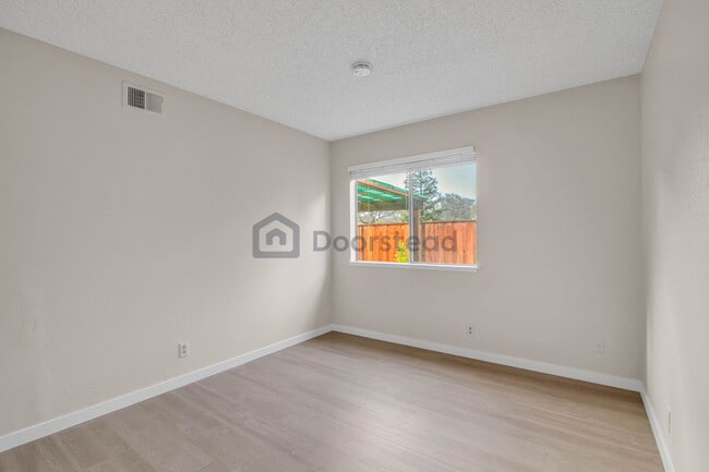 Building Photo - 4035 Egret Ct