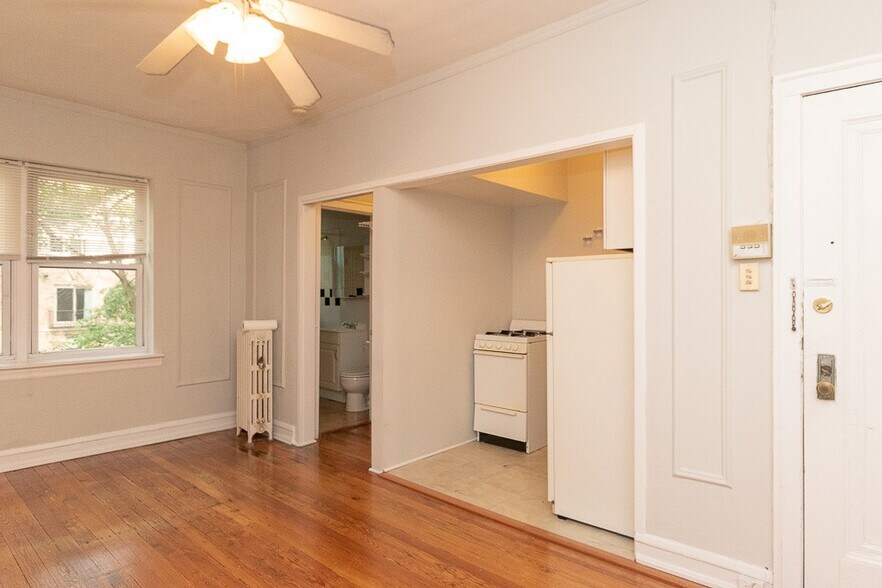 Primary Photo - 2831 N Burling St