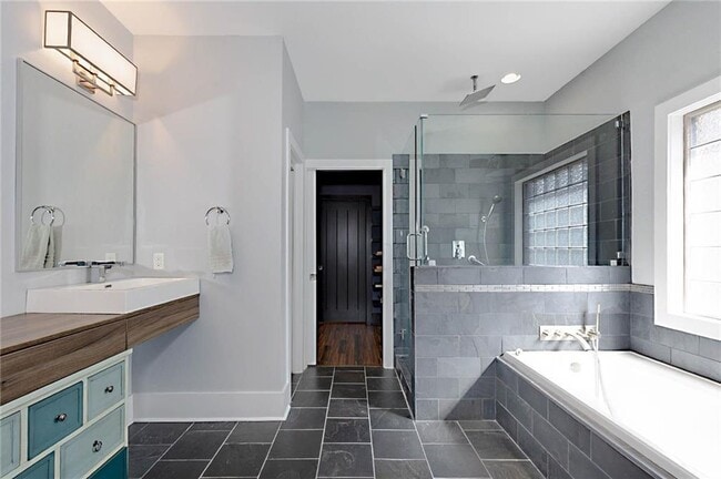 Building Photo - 2583 Mimms Ln