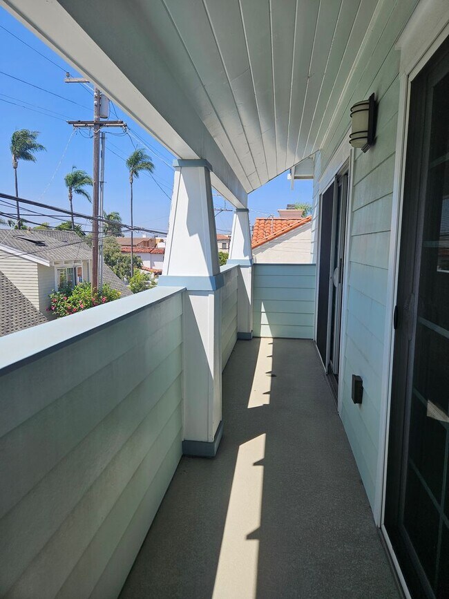Building Photo - 3 Bedroom Plus Home with Roof Top Deck