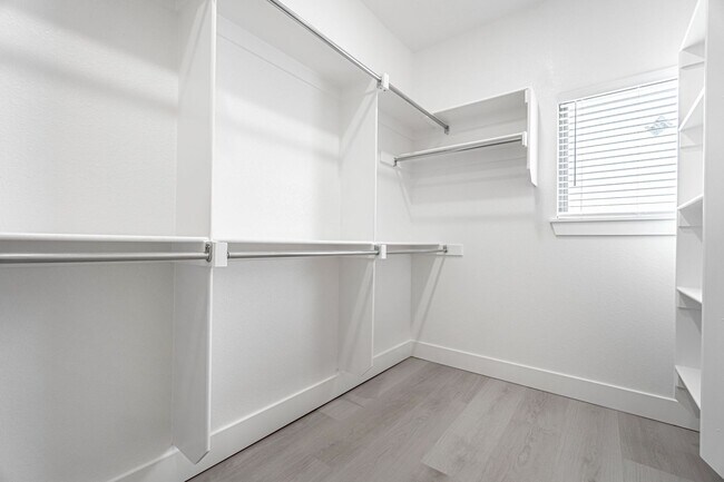 Building Photo - Welcome to the modern Townhomes in Bentonville