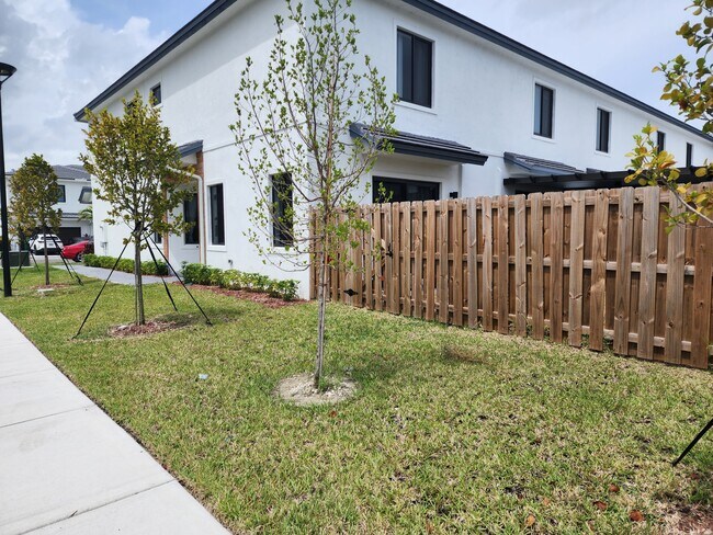 Building Photo - 10892 SW 232nd Ter