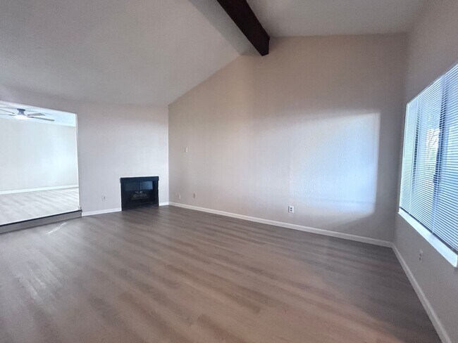 Building Photo - 5712-5714 Manzanita Avenue