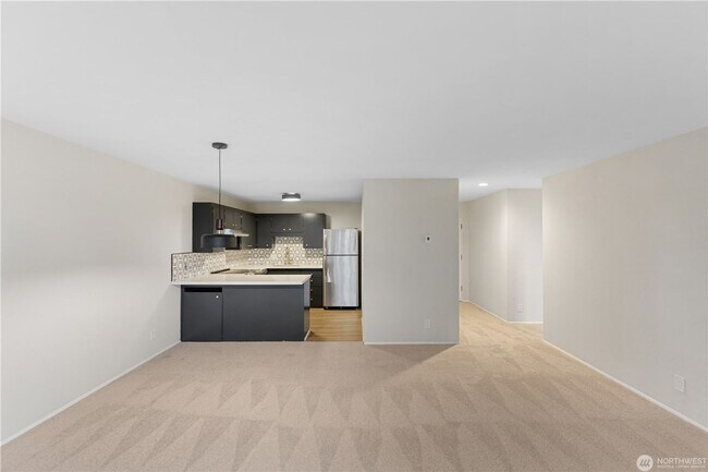 Building Photo - 1425 S Puget Dr