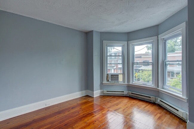 Building Photo - 593 N Plum St