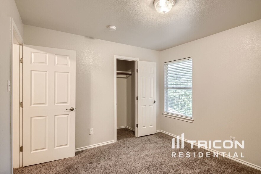 Building Photo - 5924 Woodoak Dr
