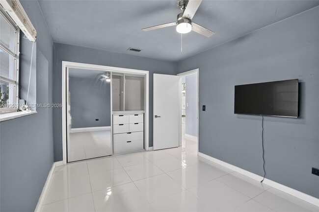 Building Photo - 2331 Flamingo Dr