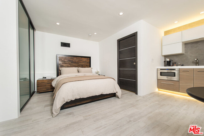 Building Photo - 8555 W Sunset Blvd