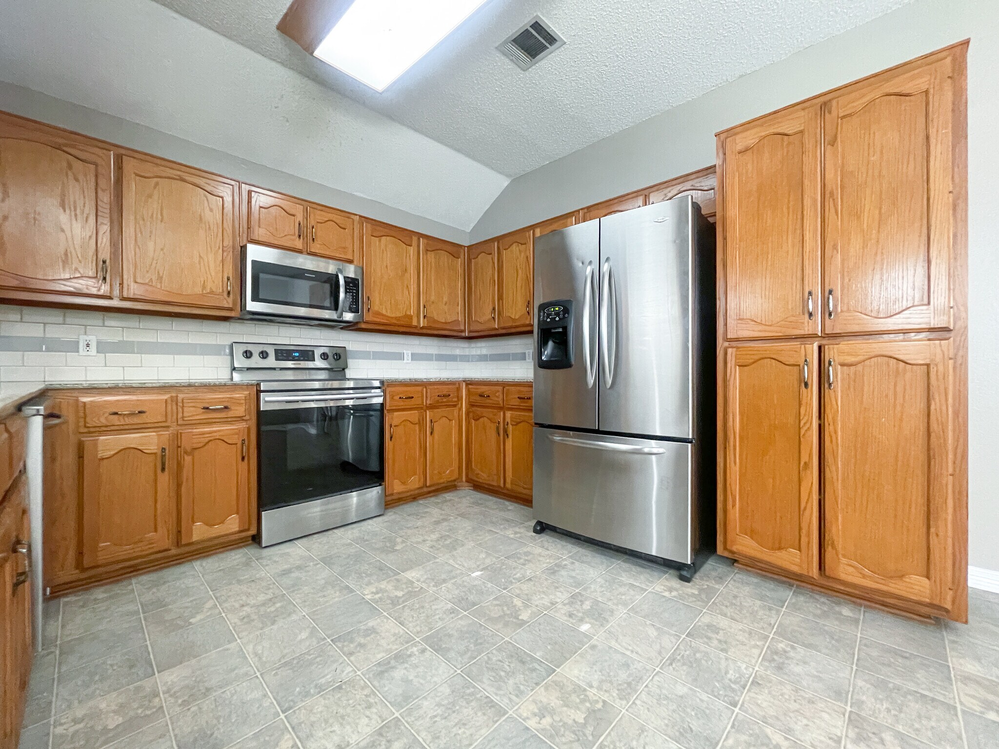 Building Photo - 1029 S Haven