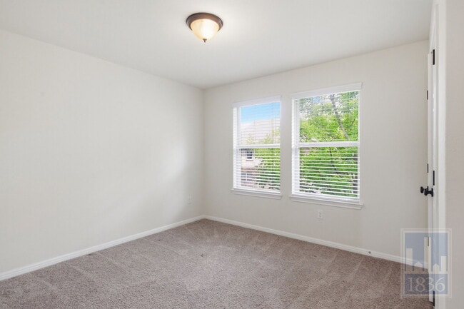 Building Photo - 2304 S Lakeline Blvd