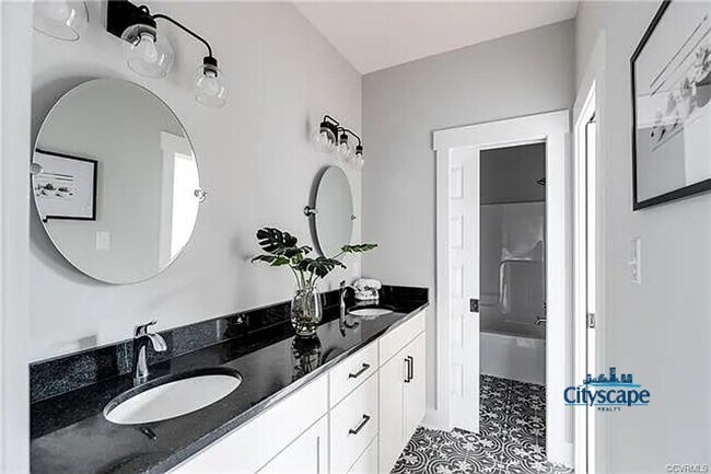 Building Photo - SWANKY 3 BEDROOM NEWER HOME IN HISTORIC CH...
