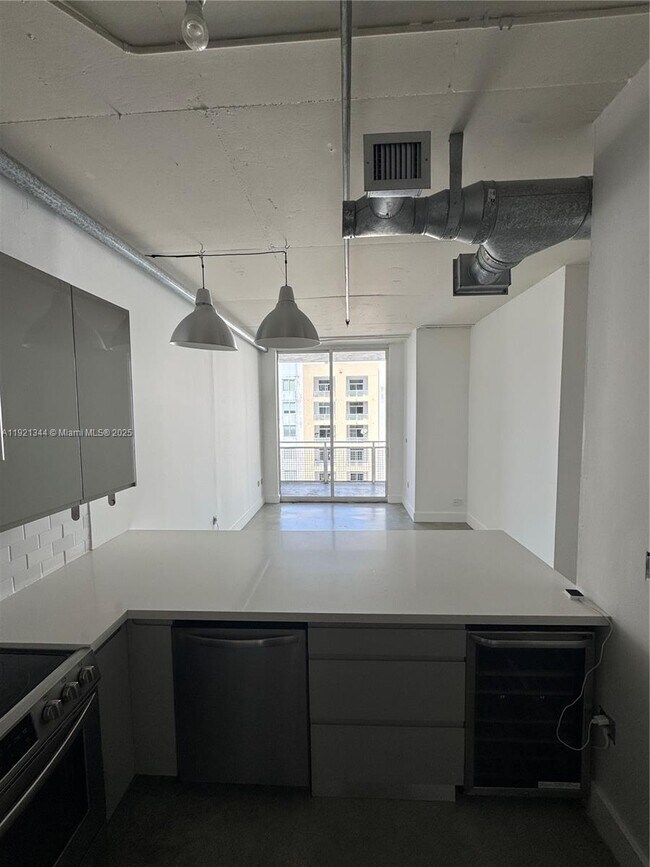 Building Photo - 444 NE 30th St