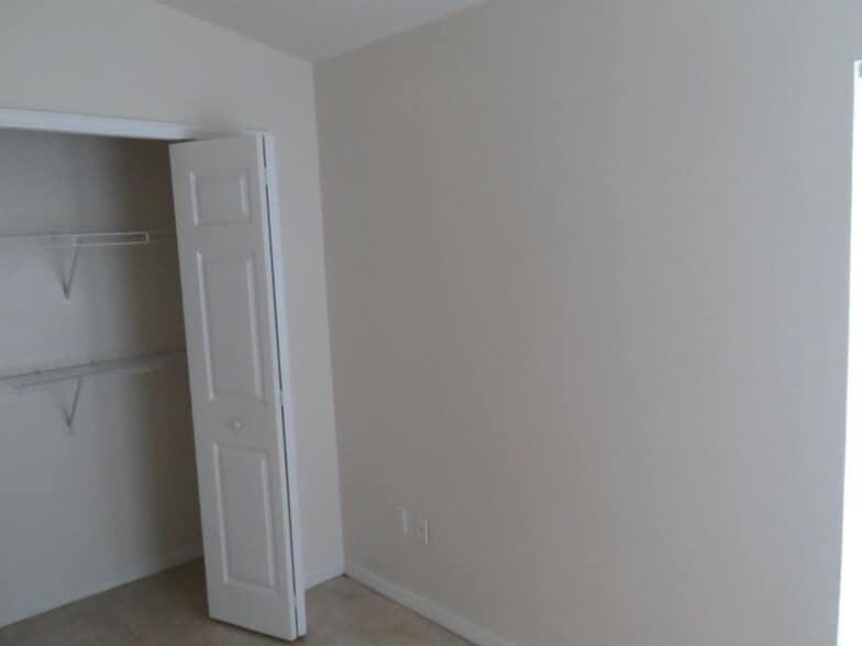 Building Photo - Coming Soon, 4/27 - Freshly Painted 2/2/1 Duplex