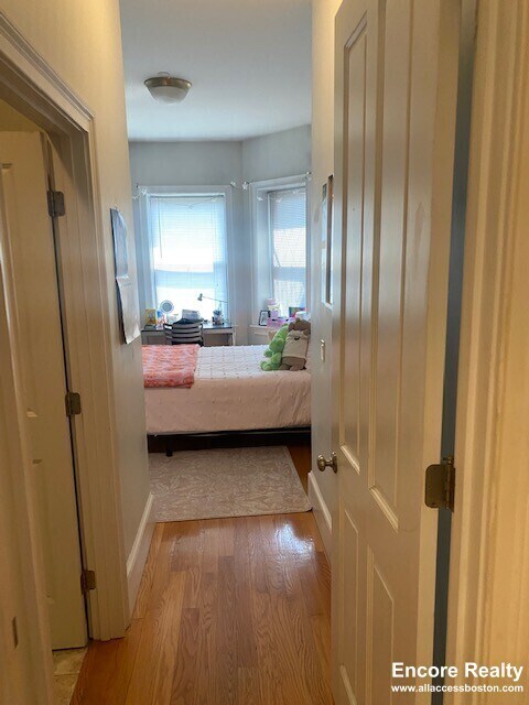 Building Photo - 1089 Beacon St