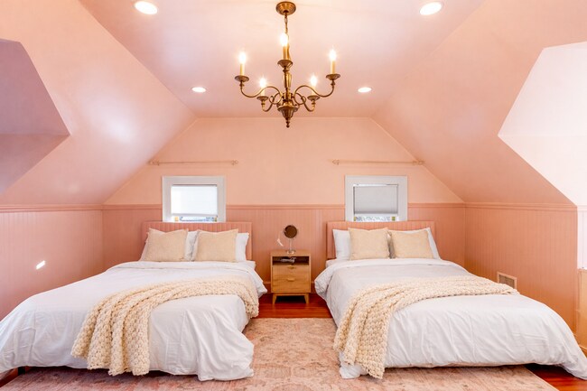 Building Photo - 671 Prospect St